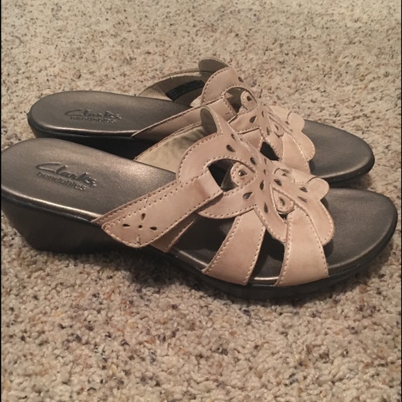 Clark’s Slide on Sandals Size 7 - Picture 1 of 4